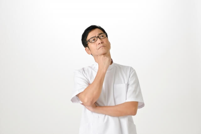 悩む男性